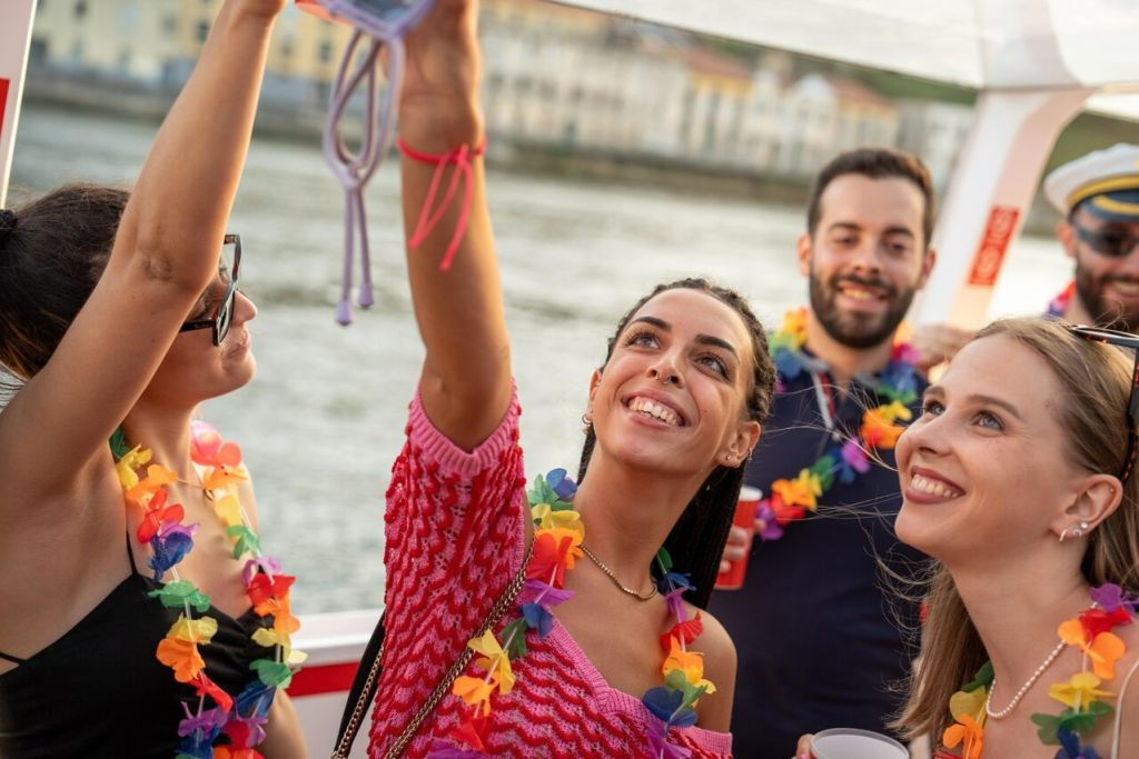 Porto: Douro River Party Boat with Sunset Option