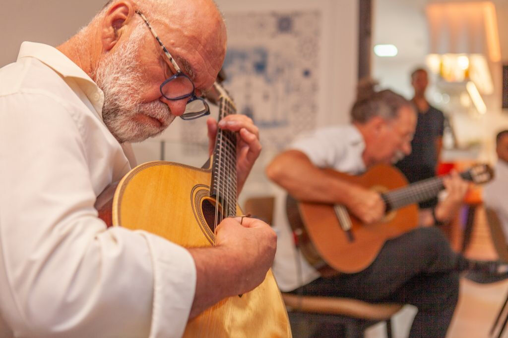 Portimão: Fado Show with Algarvian Tapas Tasting