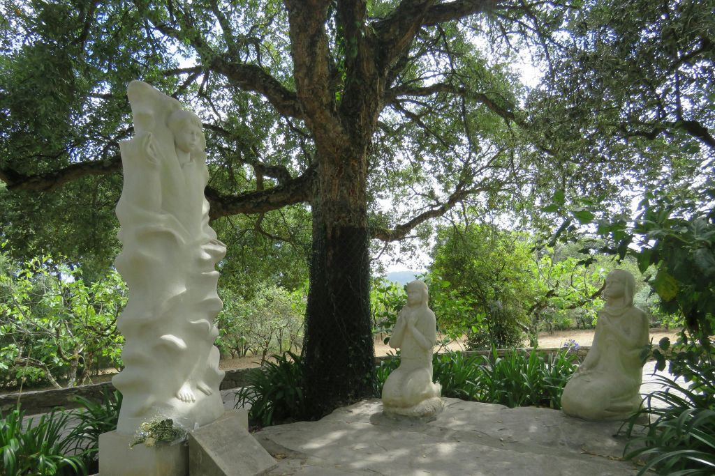 Fátima Sanctuary: Audio Guide & Transport from Lisbon