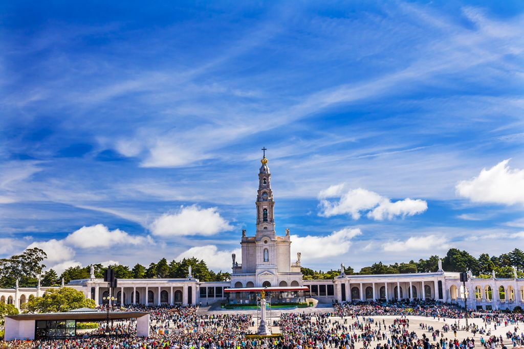 Fátima Sanctuary: Audio Guide & Transport from Lisbon