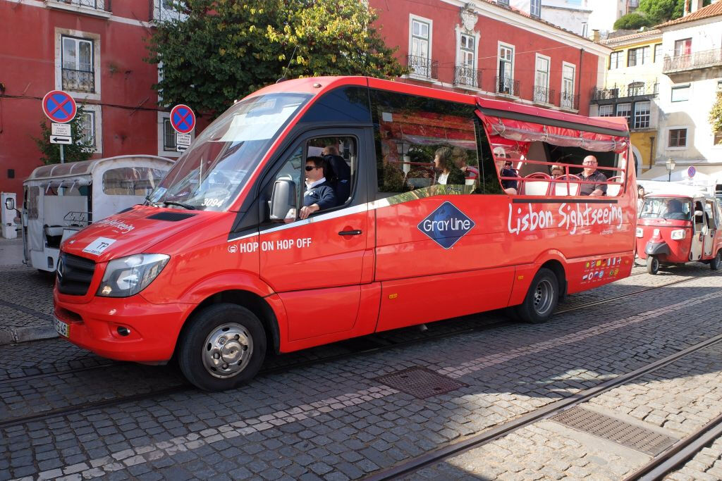 Gray Line: Lisbon & Cascais Hop-on Hop-off Bus & Boat Tour