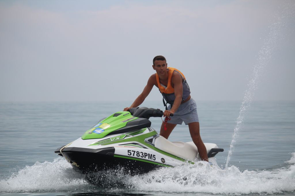 Promenade en jet ski à Armação de Pêra