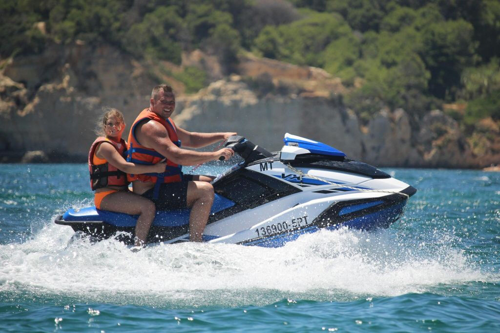 Promenade en jet ski à Armação de Pêra