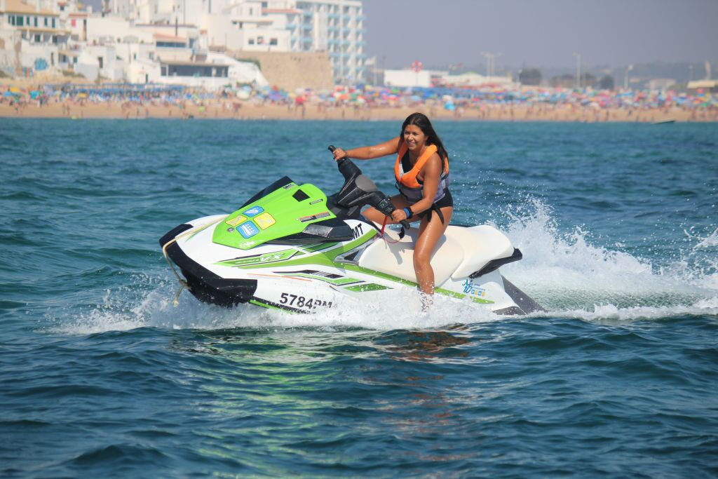 Promenade en jet ski à Armação de Pêra