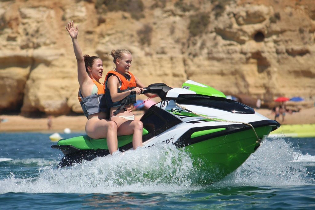 Promenade en jet ski à Armação de Pêra