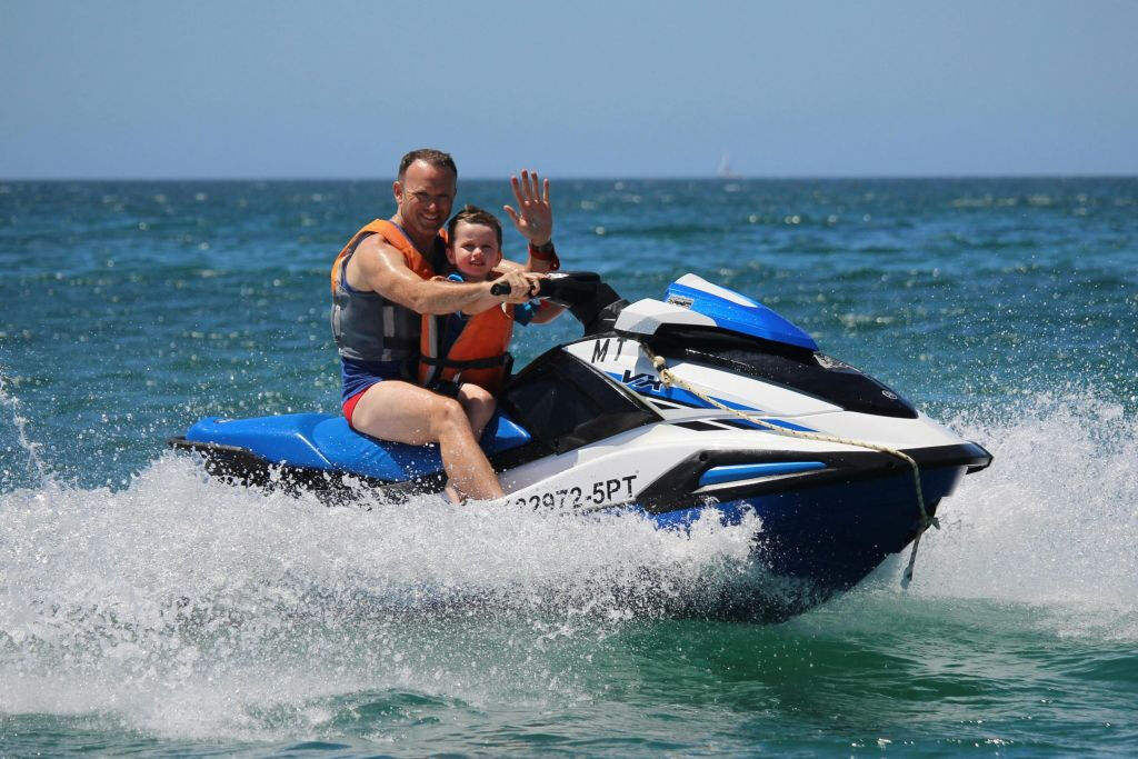 Promenade en jet ski à Armação de Pêra