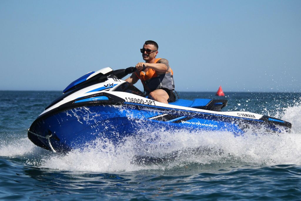 Promenade en jet ski à Armação de Pêra