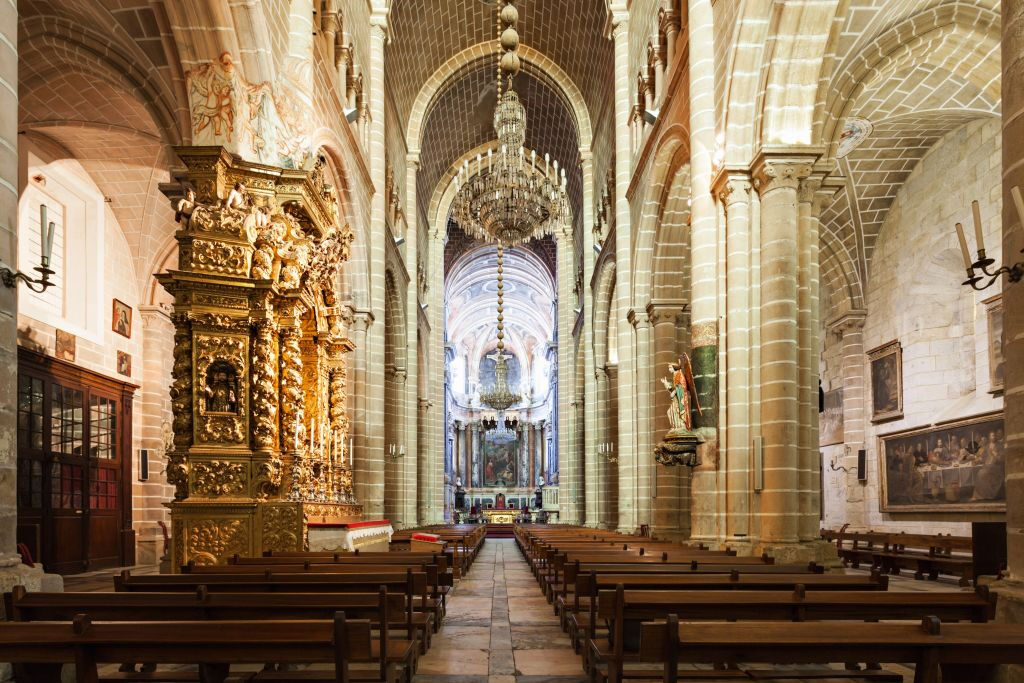 Evora, Chapel of Bones and Wine Tasting: Day Trip from Lisbon