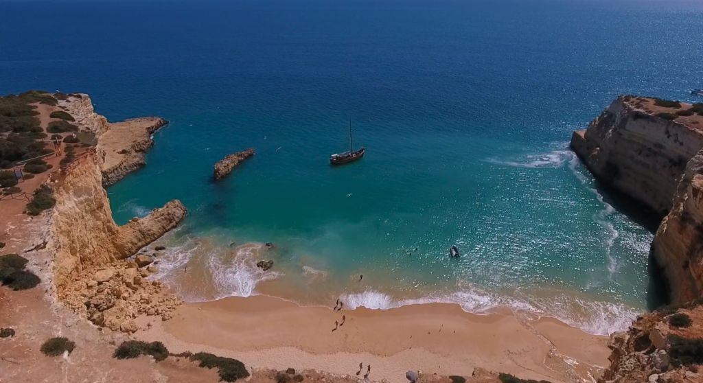 Cruzeiro com churrasco de dia inteiro saindo de Albufeira