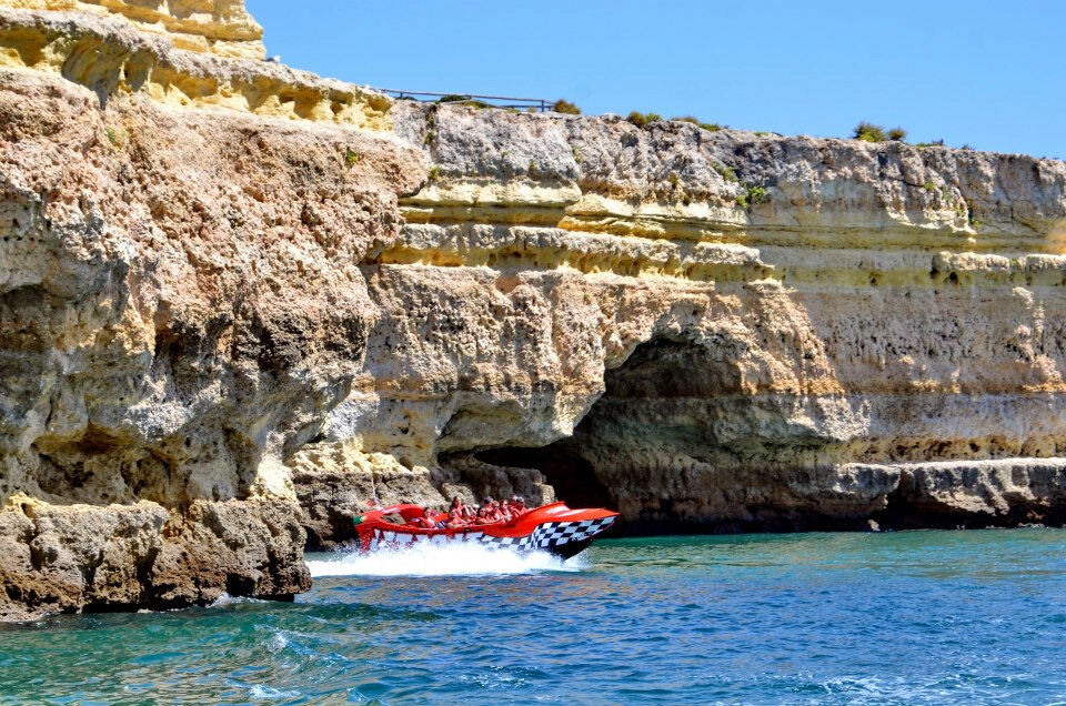 Aventura en lancha en Albufeira