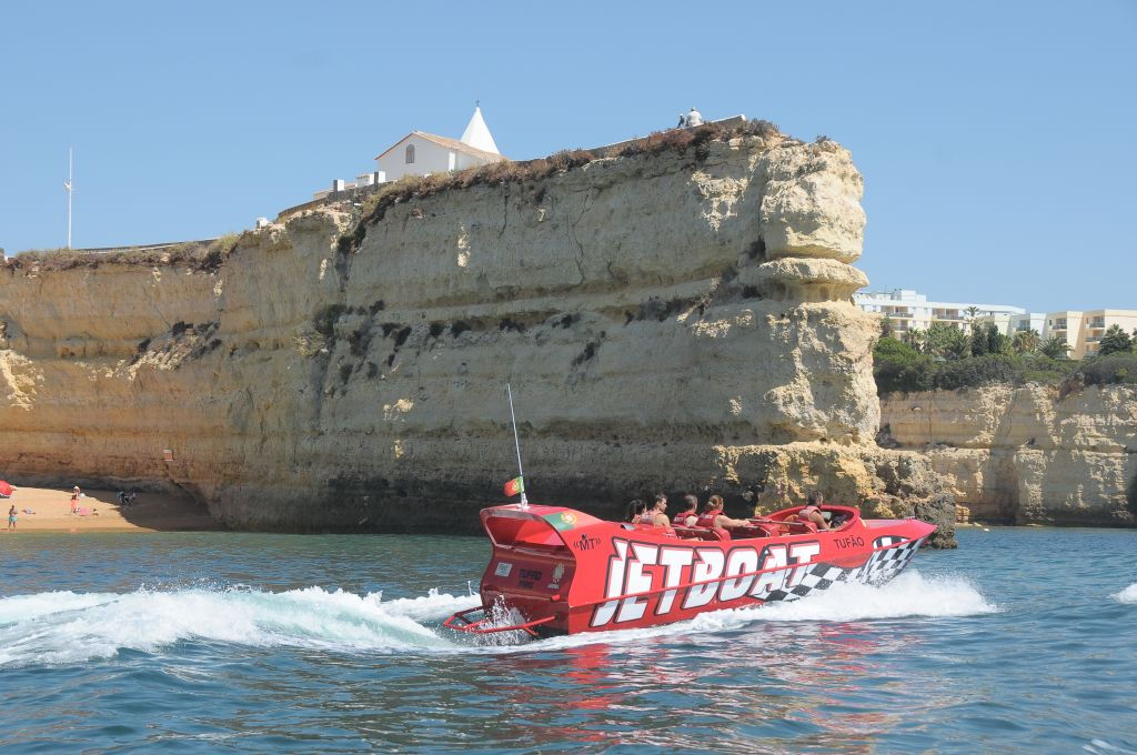 Aventura en lancha en Albufeira