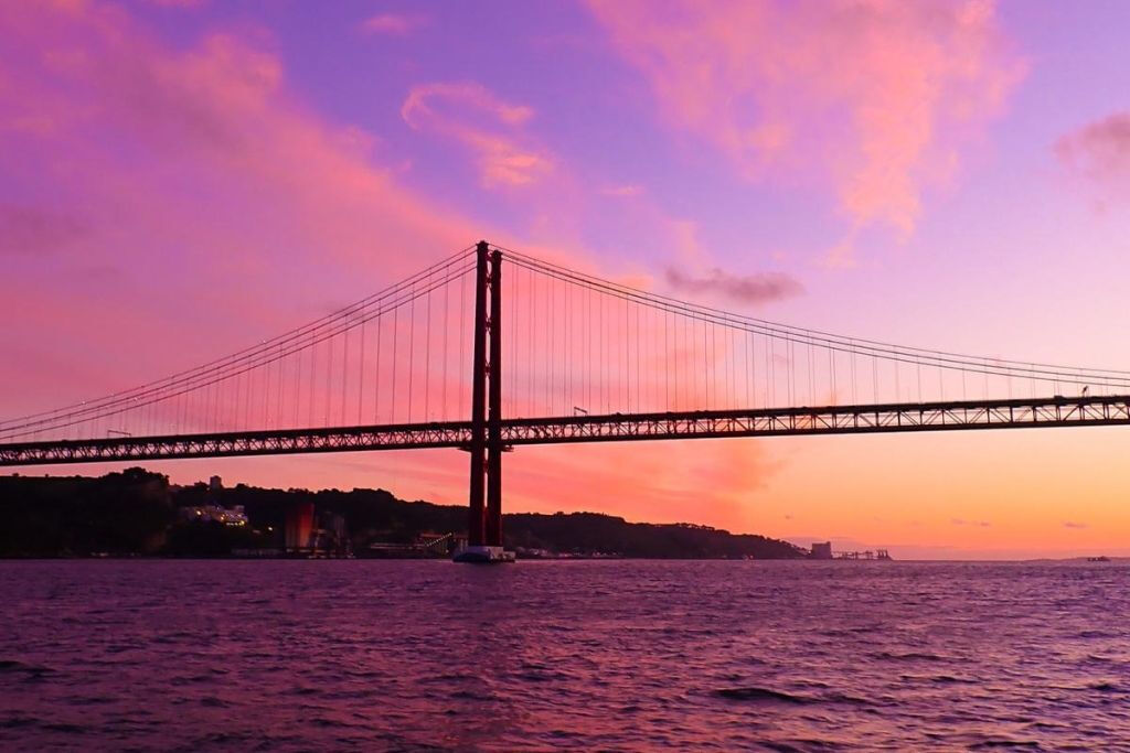 Lisboa: Passeio de Catamarã ao Pôr-do-Sol