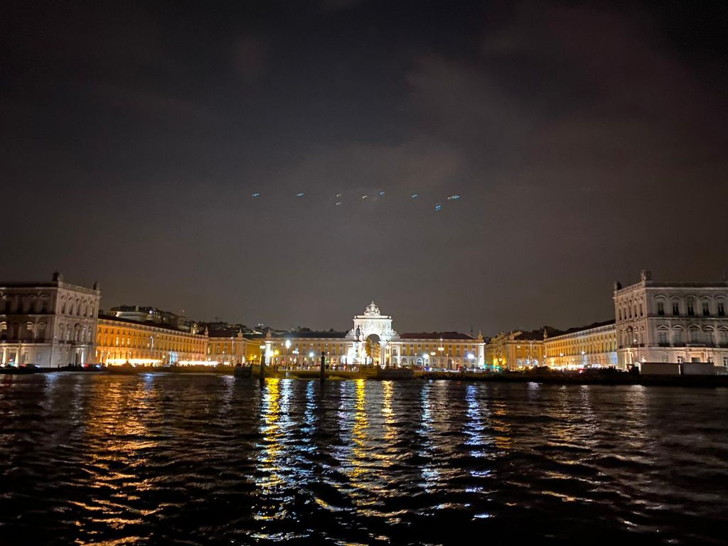 Lisboa: Excursión nocturna en velero de 2 horas desde Belém
