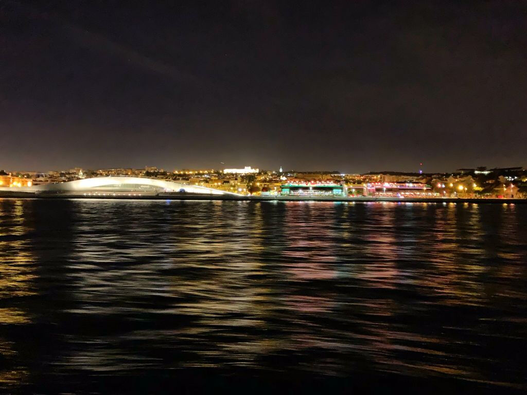 Lisboa: Excursión nocturna en velero de 2 horas desde Belém
