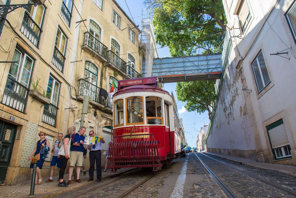 Tranvía Hills y fado en Chiado