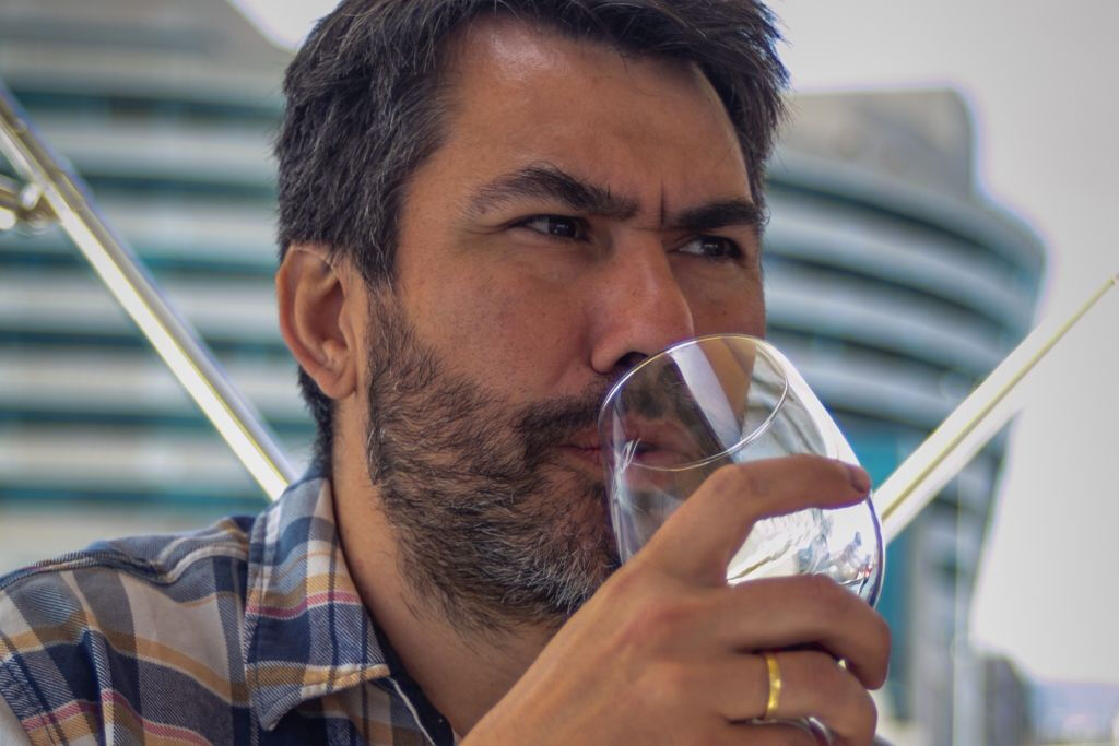 Excursion à la voile et dégustation de vins sous-marins à bord