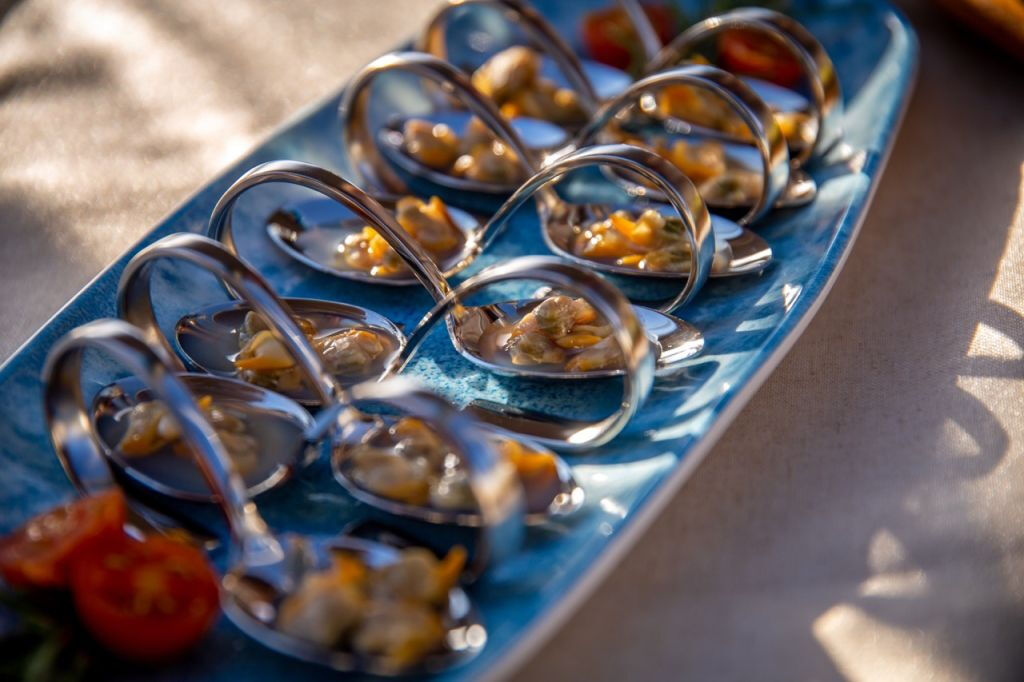 Tapas locais e aventura de navegação em Barcelona