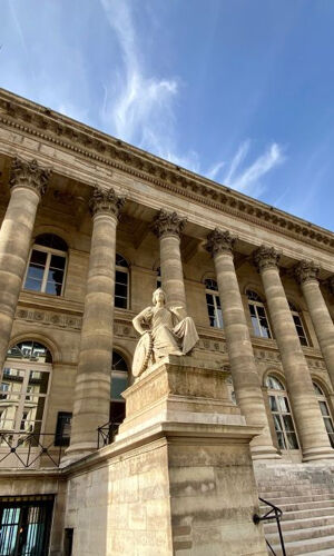 Paris : Palais Royal & Passages Couverts Smartphone Walking Tour