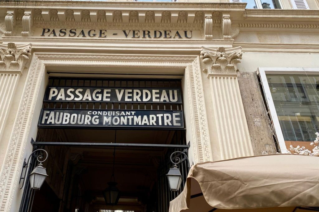 Paris : Palais Royal & Passages Couverts Smartphone Passeio a pé