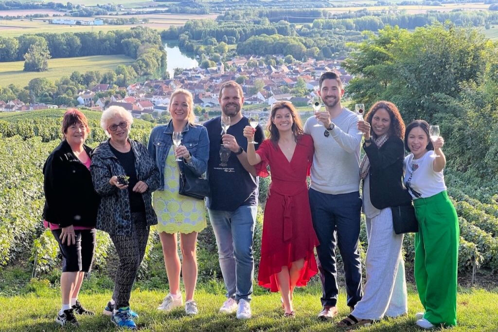 Reims: Degustação de champanhe com visita às adegas - Excursão de um dia saindo de Paris