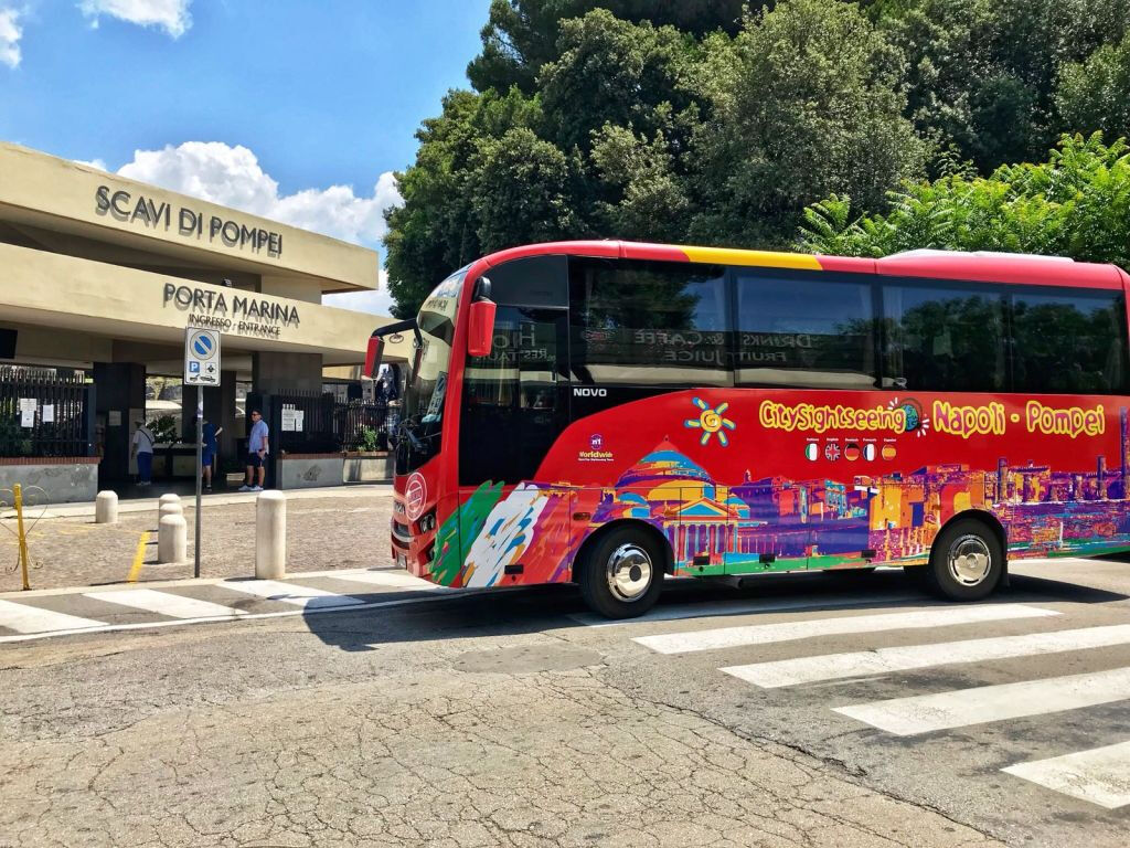 Sólo transporte: Viaje de ida y vuelta en autobús de enlace de Nápoles a Pompeya