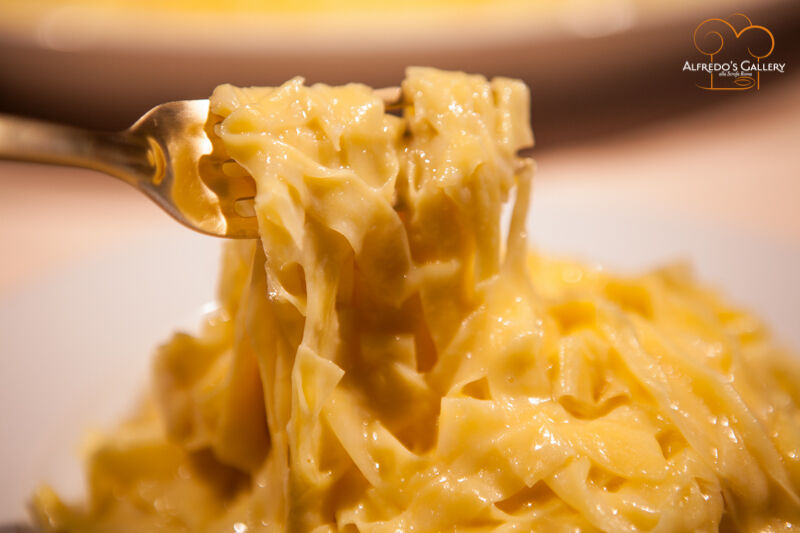 Restaurante Alfredo alla Scrofa: Menú con el original Fettucine Alfredo