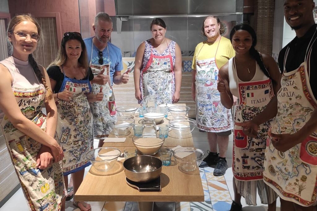 Napoli: Esperienza di preparazione della pizza per piccoli gruppi