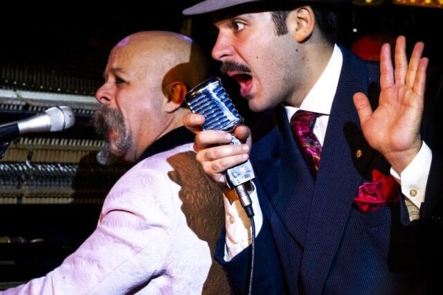 Roma: Passeio noturno guiado + show burlesco