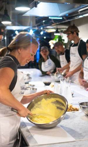 Milano: Corso di cucina sulla pasta e sul risotto + tour del mercato alimentare