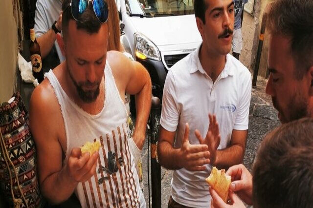 Comida de rua: Um antigo mercado em Nápoles, opções vegetarianas disponíveis