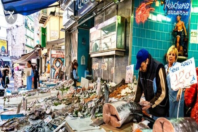 Comida de rua: Um antigo mercado em Nápoles, opções vegetarianas disponíveis