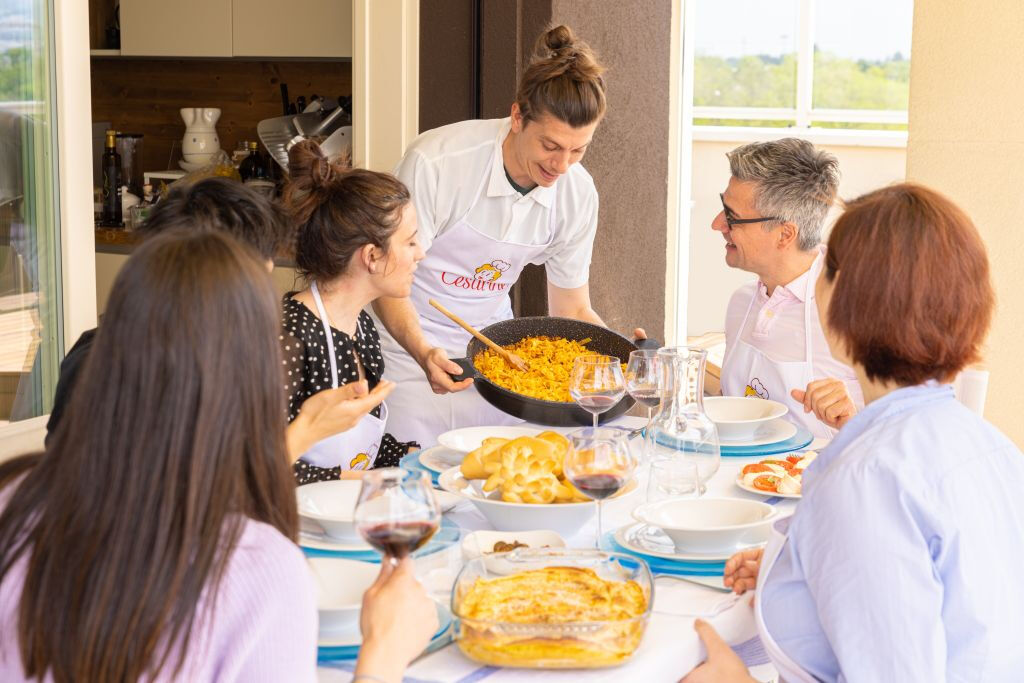 Rome: Market Tour + Private Cooking Class at Local's Home