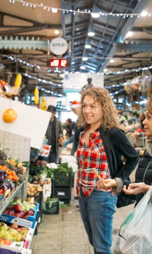 Visite d'un marché local et cours de cuisine chez l'habitant à Pompei