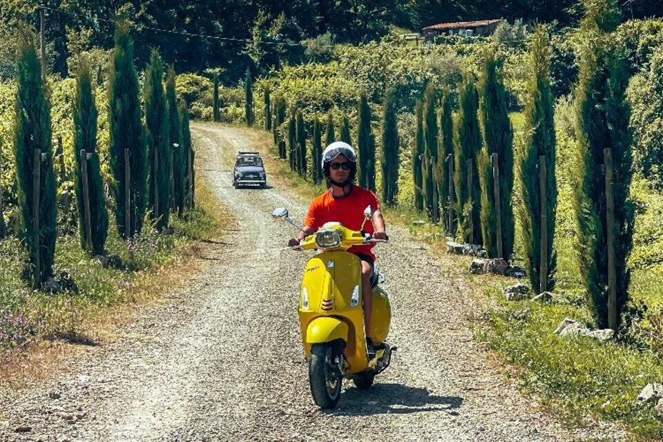 Chianti: Excursión panorámica en Vespa + Entradas para Catas de Vino