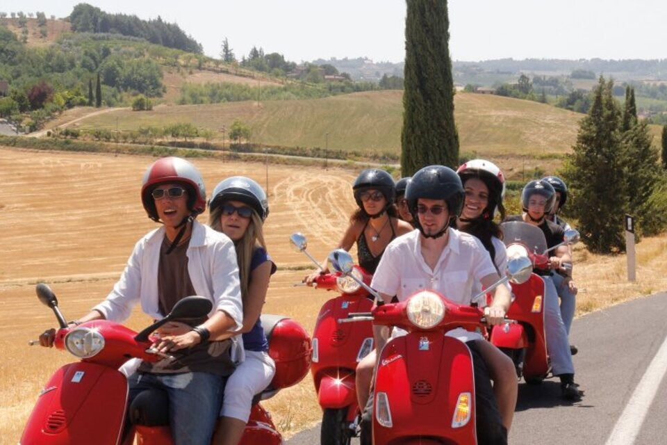 Chianti: Excursión panorámica en Vespa + Entradas para Catas de Vino