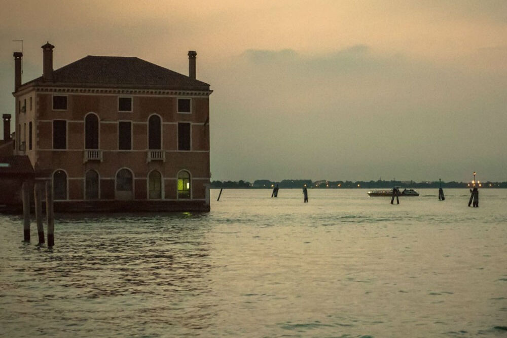 Venice: Legends & Ghosts Walking Tour in Cannareggio