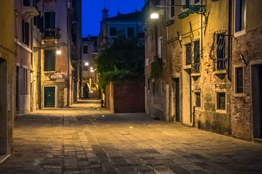 Venice: Legends & Ghosts Walking Tour in Cannareggio
