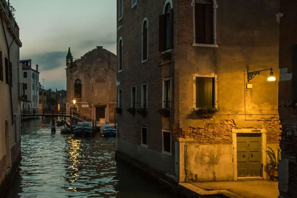 Venice: Legends & Ghosts Walking Tour in Cannareggio