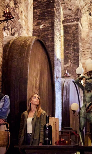 Montepulciano: Tour guidato di andata e ritorno di due aziende vinicole + degustazione di vino e cibo