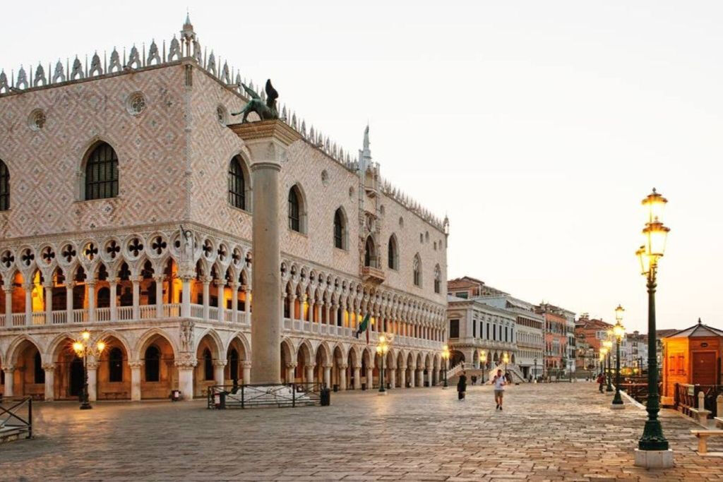Venice Rialto & Jewish Quarter: Guided Walking Tour
