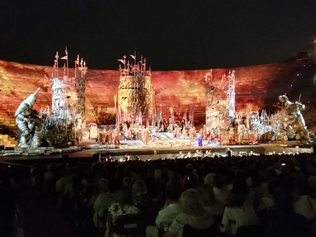 Arena dell'Opera di Verona: Biglietto per l'opera e tour a piedi della città