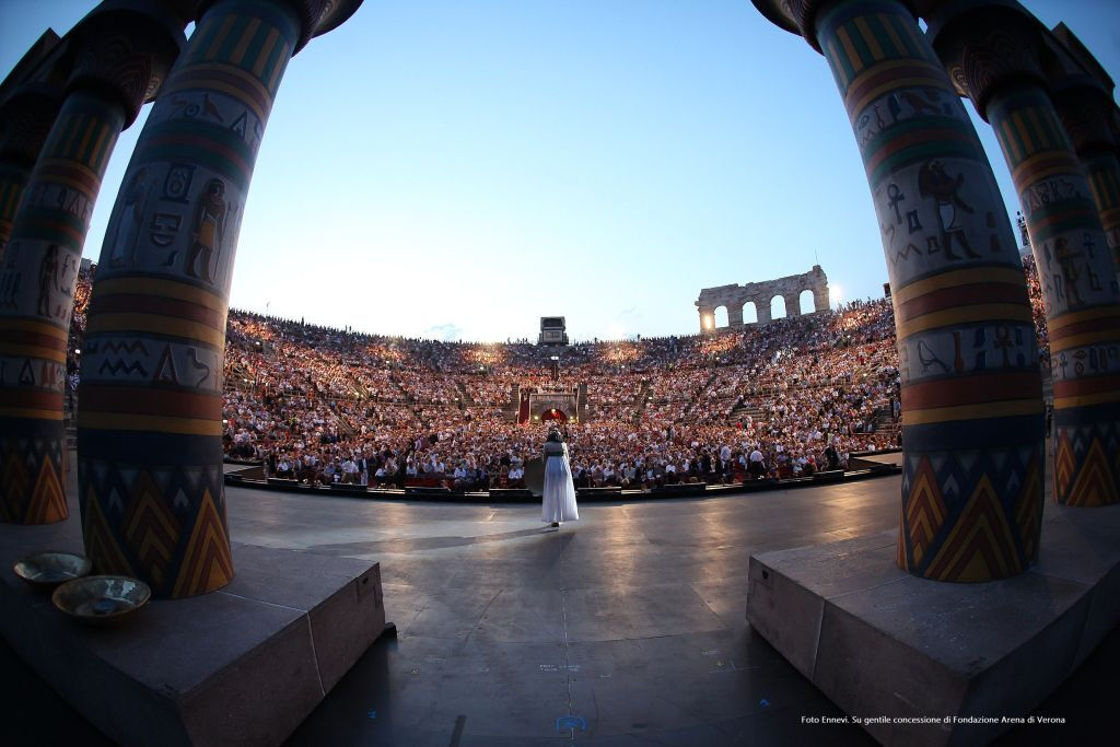 Arena dell'Opera di Verona: Biglietto per l'opera e tour a piedi della città