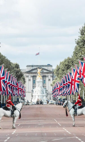 London: British Royalty Guided Walking Tour
