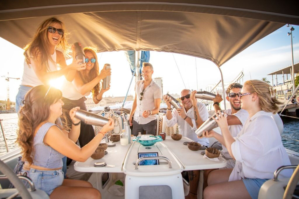 Cocktails Workshop and Sailing Cruise from Barcelona