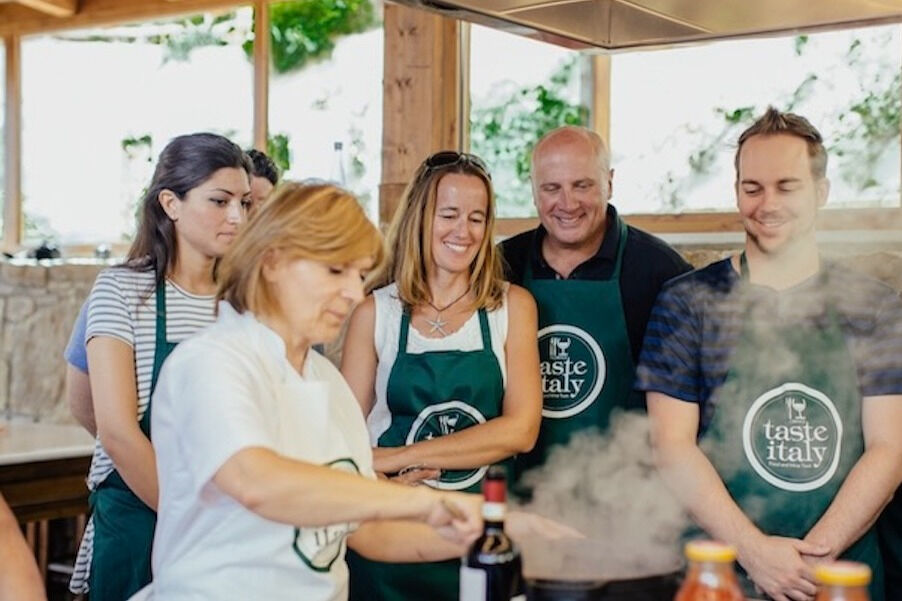 Florença: Aula de culinária com almoço em uma casa de fazenda + passeio pelo mercado local
