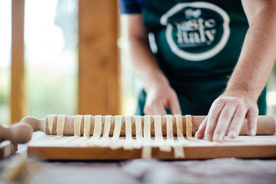 Florença: Aula de culinária com almoço em uma casa de fazenda + passeio pelo mercado local
