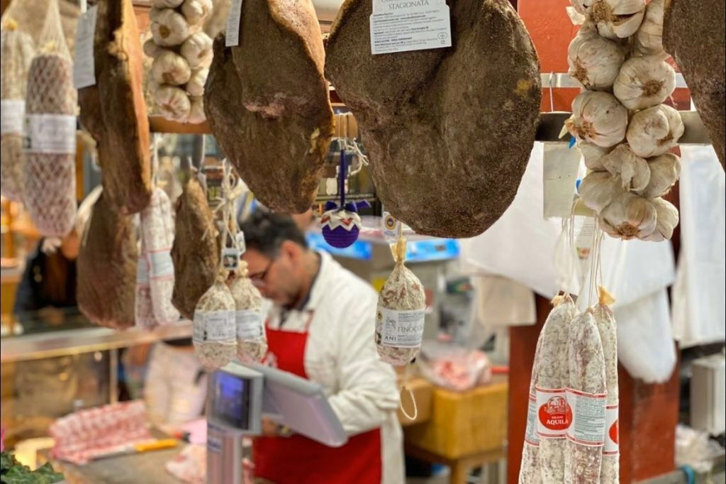 Florença: Aula de culinária com almoço em uma casa de fazenda + passeio pelo mercado local