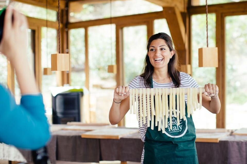 Florença: Aula de culinária com almoço em uma casa de fazenda + passeio pelo mercado local