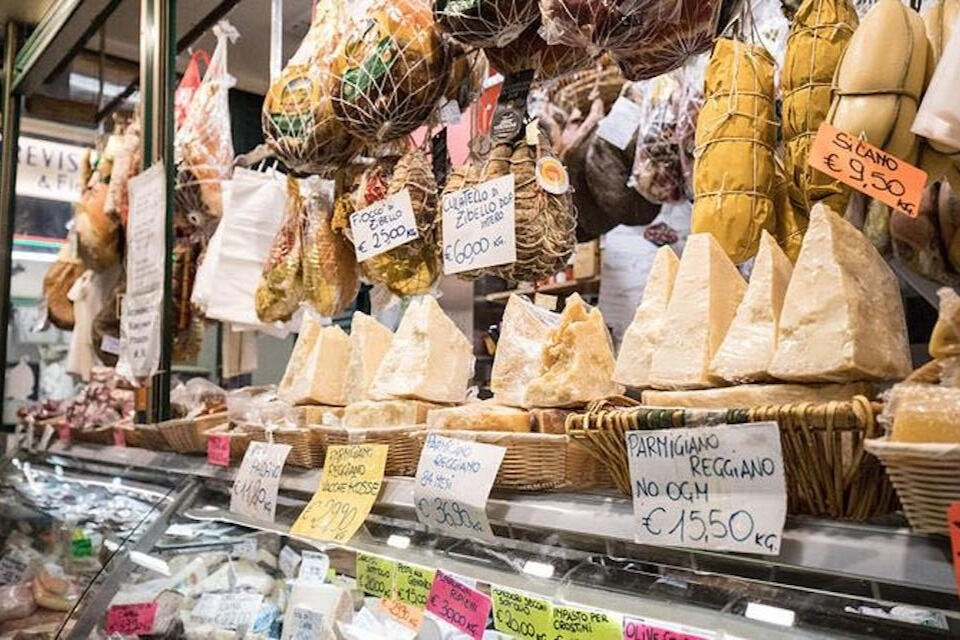Florença: Aula de culinária com almoço em uma casa de fazenda + passeio pelo mercado local