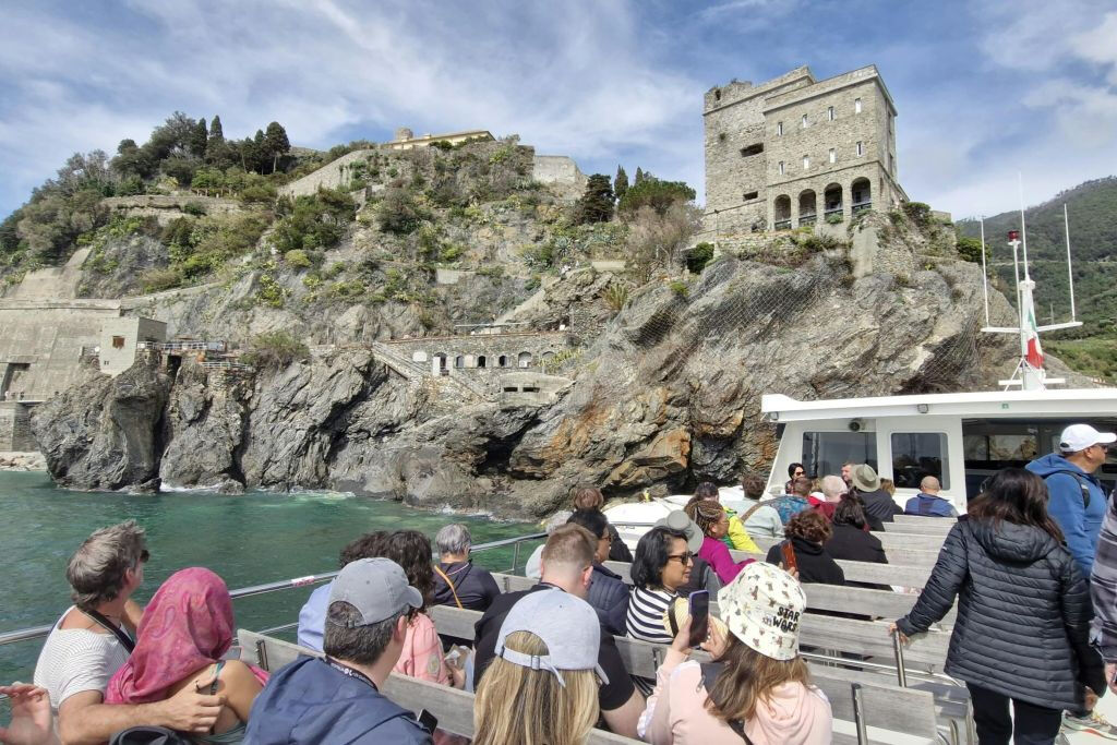 Cinque Terre & Portovenere: Day Trip + Boat Cruise from Milan